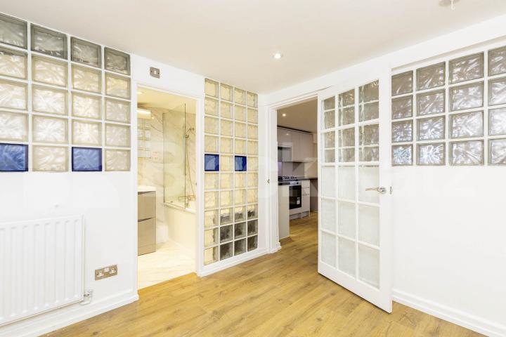 Rent includes gas electric & water - mins to tube and shops   Parkway, Camden / Regents Park